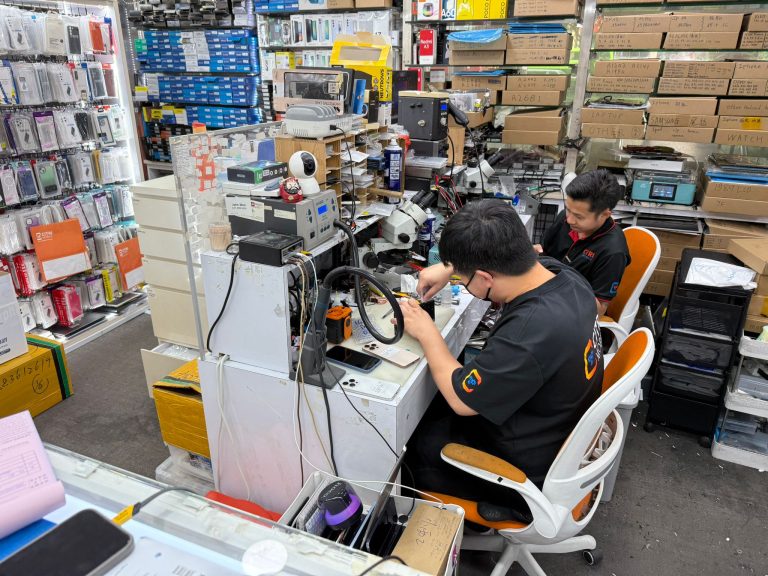 Citri Mobile technicians carrying out Huawei Y7 Pro 2018 repair at our Singapore workshop bench
