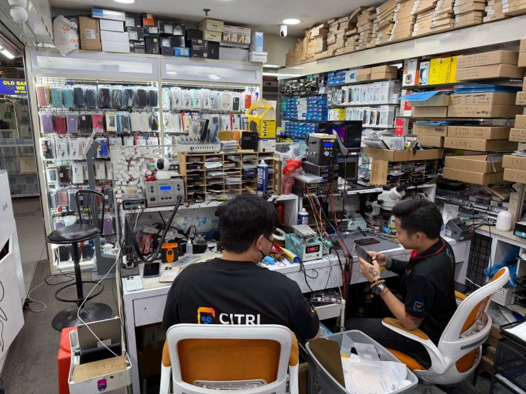 Technicians handling a Huawei Y7 Pro 2018 repair job at the Citri Mobile repair counter in Singapore