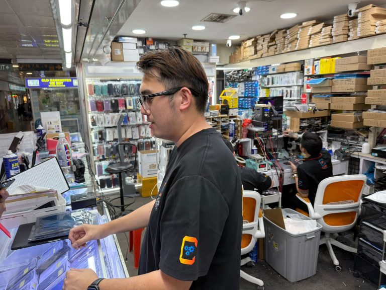 Front-counter service for Huawei Y7 Pro 2018 repair at Citri Mobile Singapore