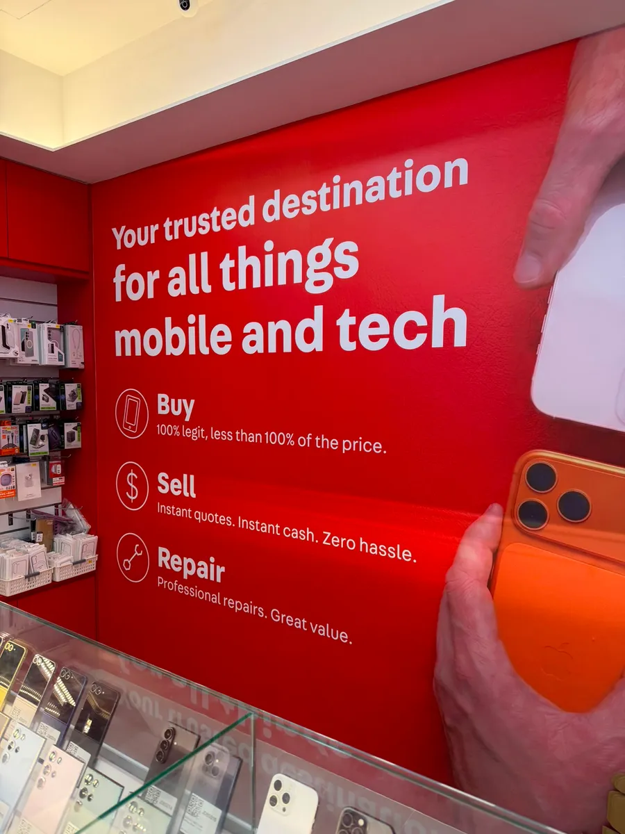 Citri Mobile iPhone repair counter inside Carousell Mobile at Jurong Point, Singapore